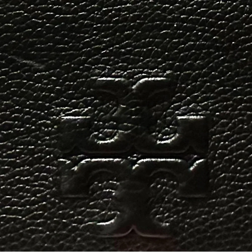 Tory Burch Elegant Black Leather Crossbody Bag - Picture 8 of 17